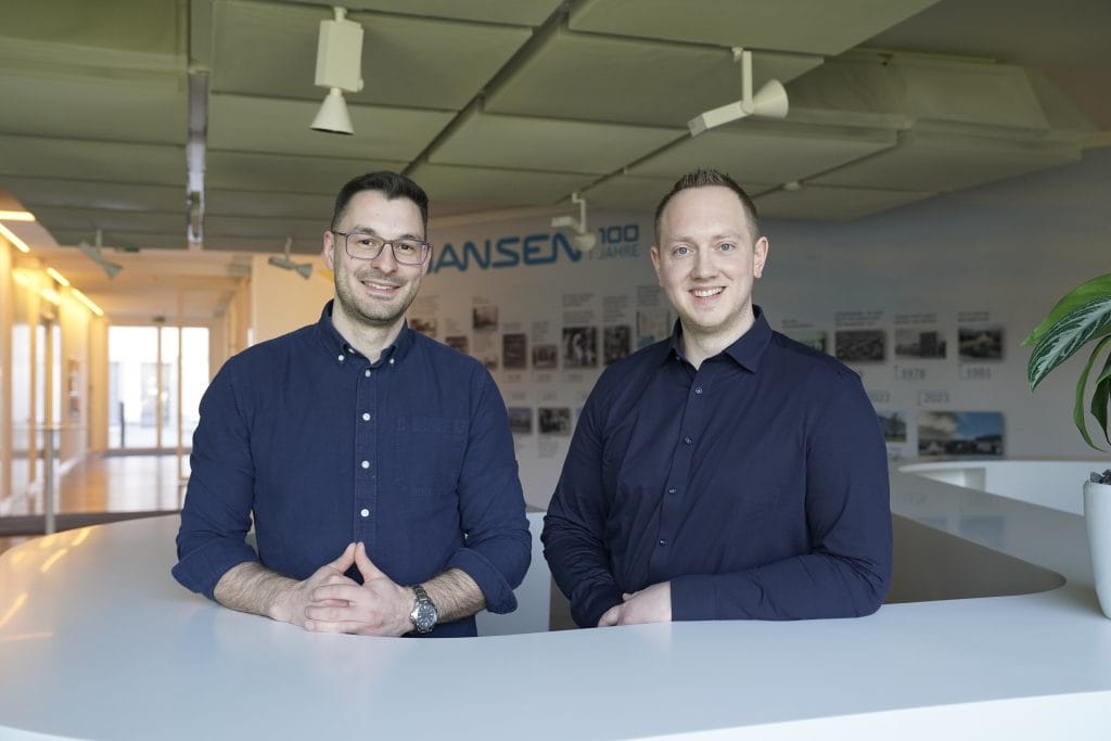 Home DE 9 Links: Josef Wilhelm - Vertriebsingeneur Kunststoffprofile, Rechts: Mario Freudenstein- Fachsbereichleiter Kunststoffprofile