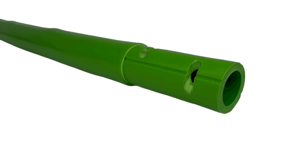 grüner Coextrudierter Zweischichtenschlauch aus PVC-P. Enthält gestanzte und geschlitzte Stellen. Verpressschlauch zur Bauwerksabdichtung