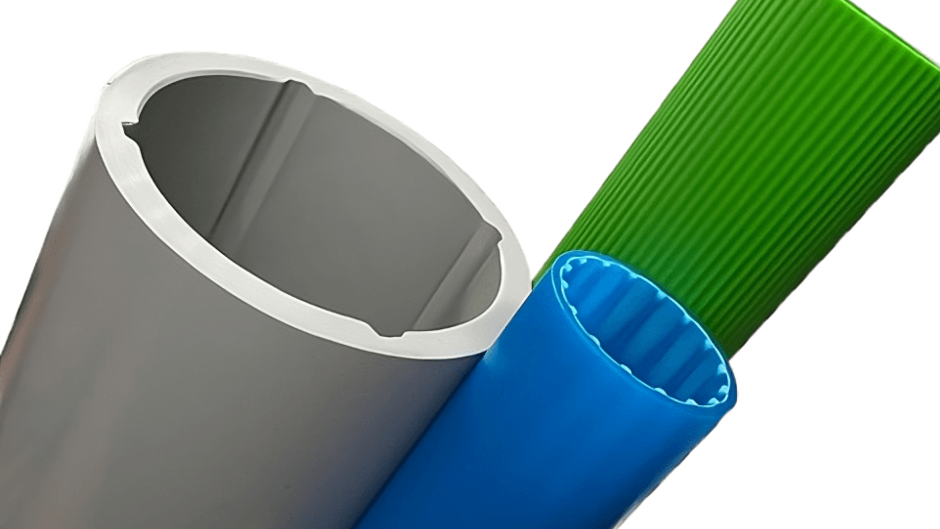 Drei Rohre, eins grau mit vier paralellen Innennuten, eins blau mit einer groben Verzahnung innen, eins grün mit einer Aussengeometrie